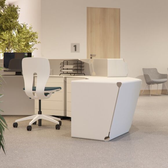 Klöber Bürostuhl an der Empfangstheke mit Besucherstühlen im Wartebereich