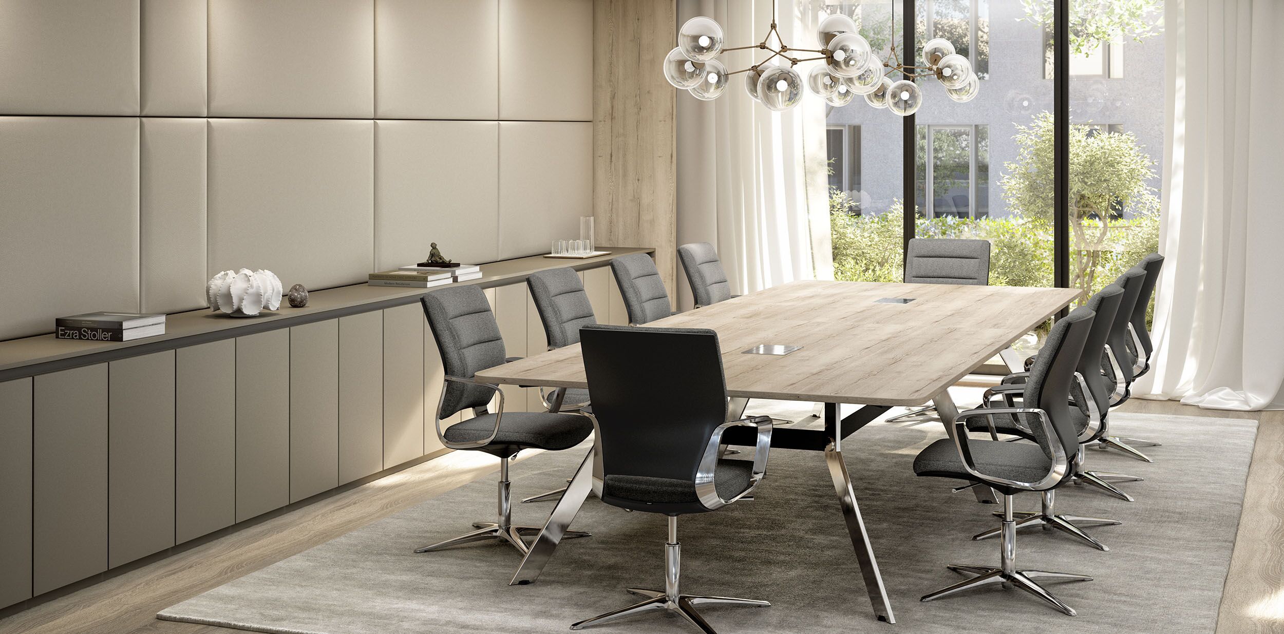 Konferenzeinrichtung mit Konferenztisch und Besprechungsstühlen