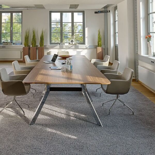 Konferenzeinrichtung Spider Konferenztisch