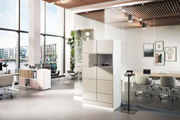 Sideboard und Lowboard im Büro