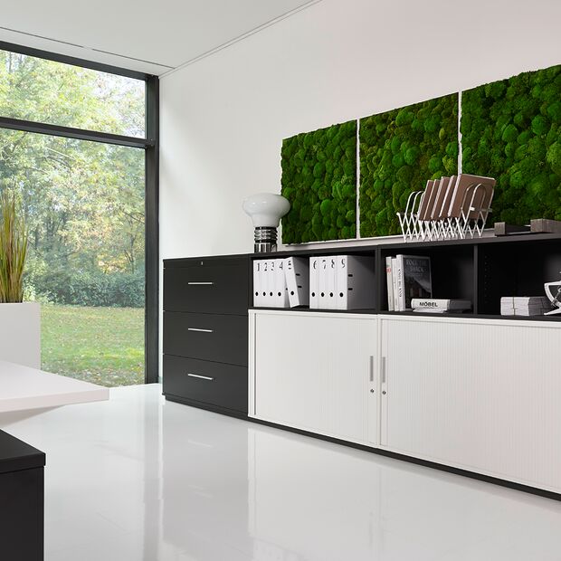 Büroschrank in schwarz mit weiß