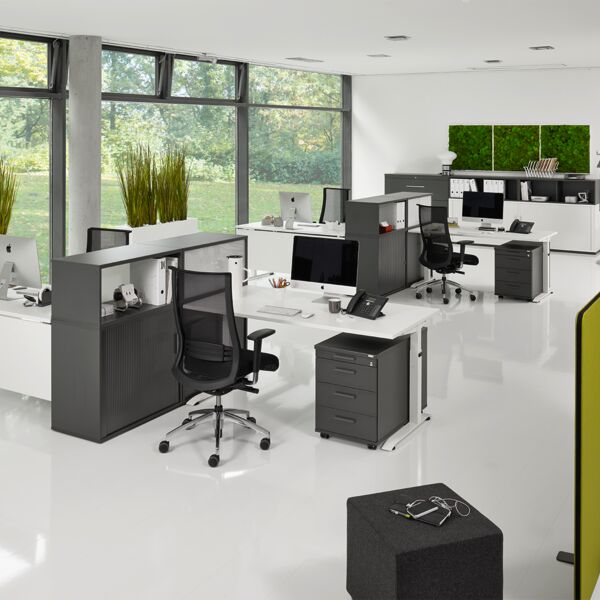 Modernes Großraum Büro in weiß mit Anthrazit - Moderne Büroeinrichtung Open Space