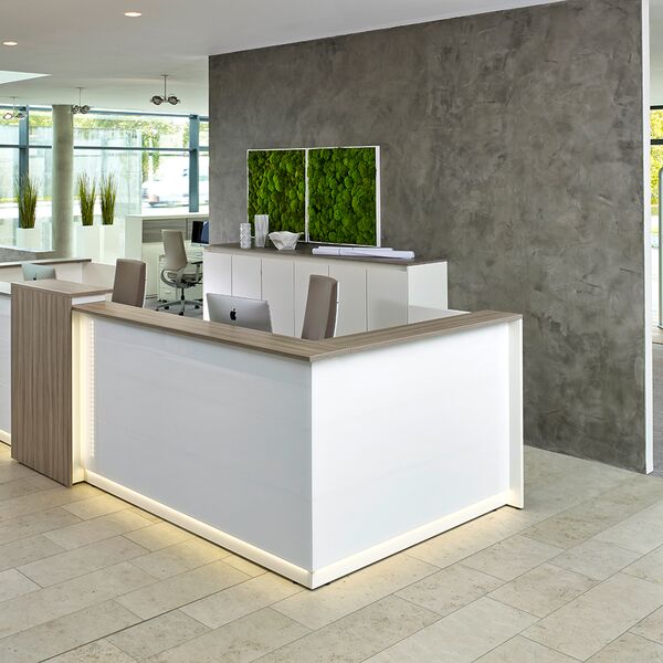 Empfangstheke mit Beleuchtung