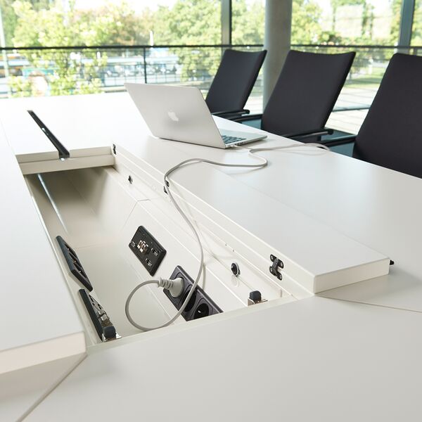 Multimedia Konferenztisch Stromkabel Kabelmanagement - Schrader Bürokonzepte