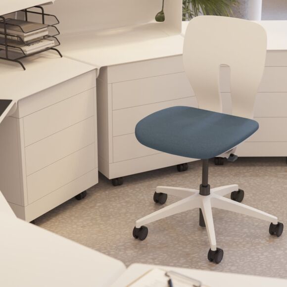 Klöber Bürostühle an der Empfangstheke