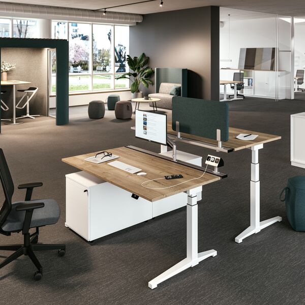 Motortisch mit Holzplatte