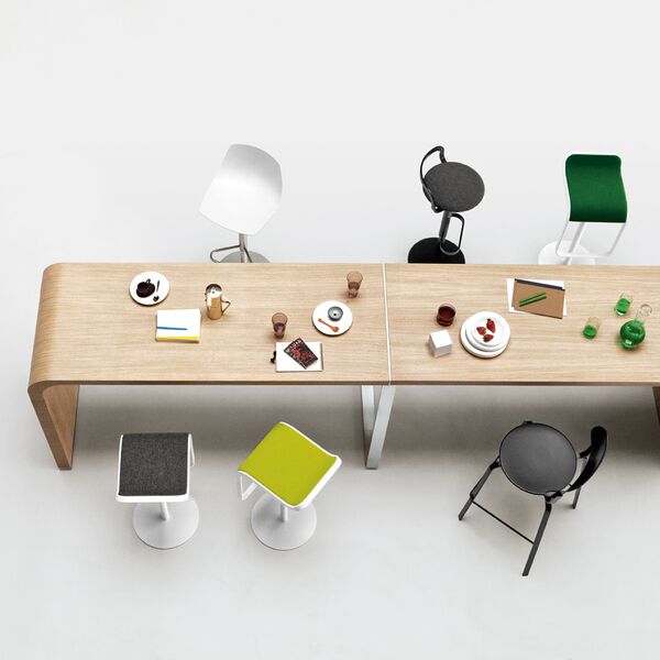 Hochtisch mit Hockern für Meetings