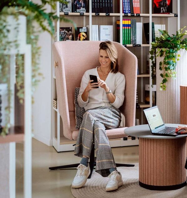 Moderne Büroeinrichtung und Büromöbel für New Work