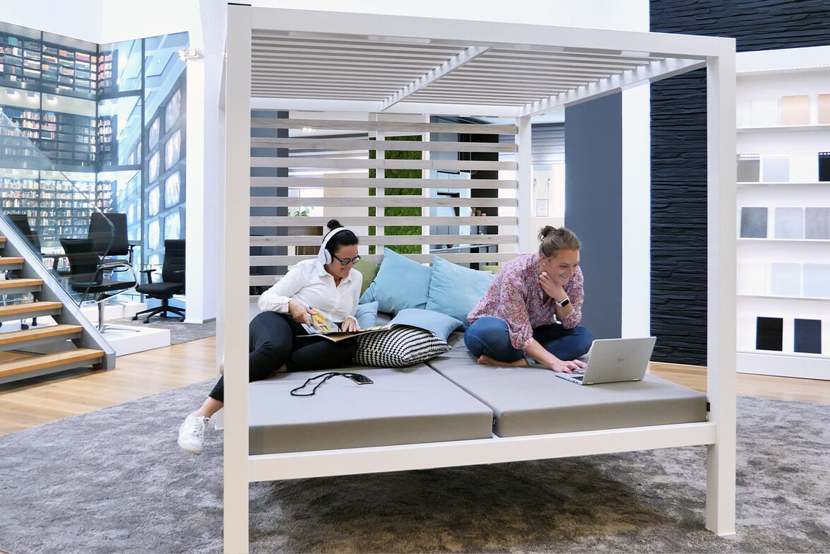 Große Büromöbel Ausstellung in Köln Ehrenfeld