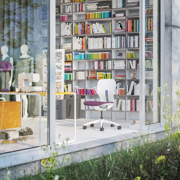 Klöber ergonomischer Drehstuhl an der Nähmaschine