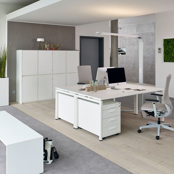 Febrü Büroeinrichtung Schreibtisch Büroschrank Drehstuhl