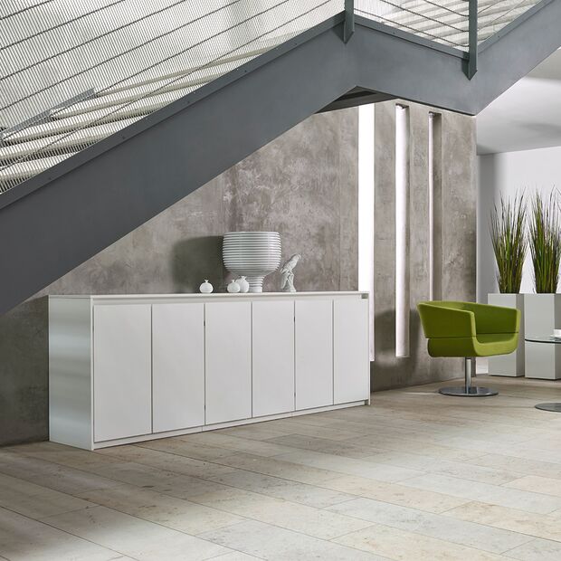 Büroschrank im Eingangsbereich im Büro