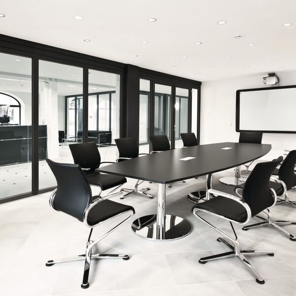 Konferenzeinrichtung schwarz Chrom - Schrader Bürokonzepte