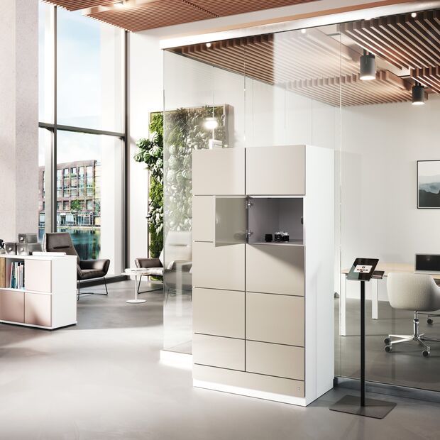 Büroschrank mit Fächern im Open Space
