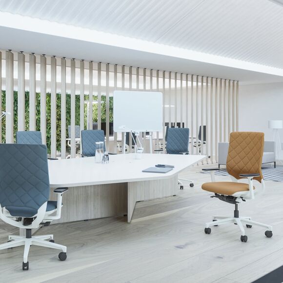 Klöber hochwertige, ergonomische Konferenzstühle im Konferenzraum