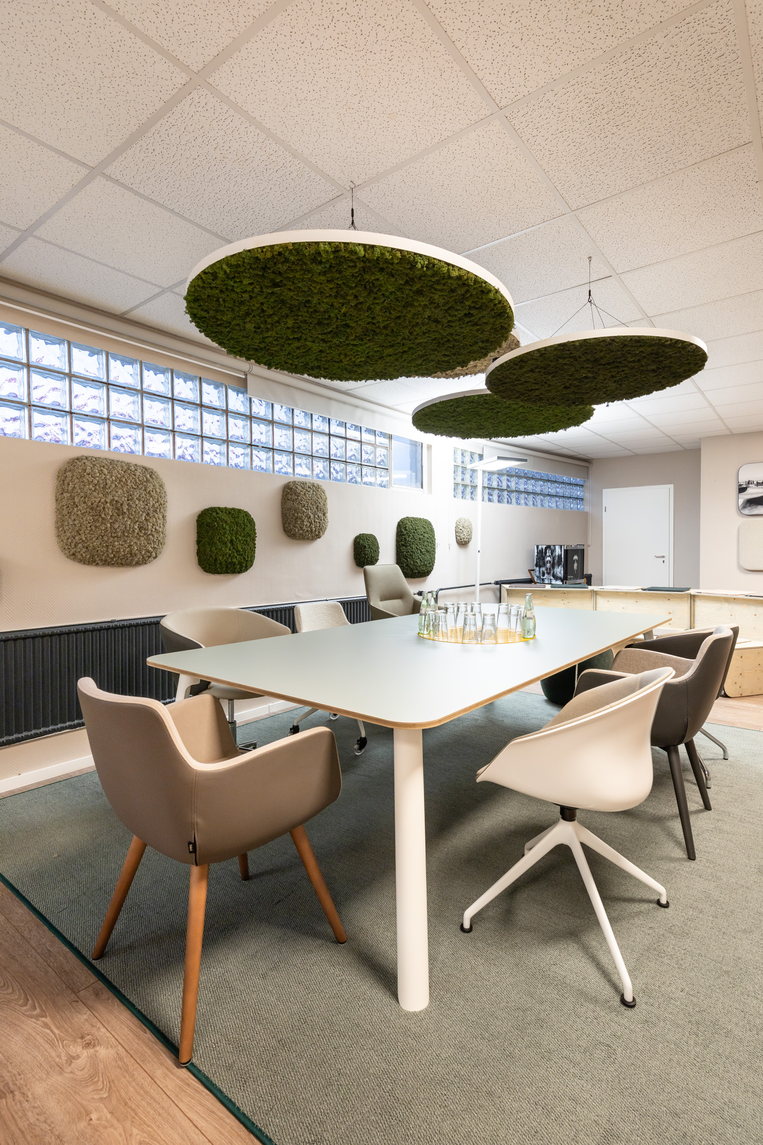 Meetingpoint in der Büromöbel Ausstellung Köln