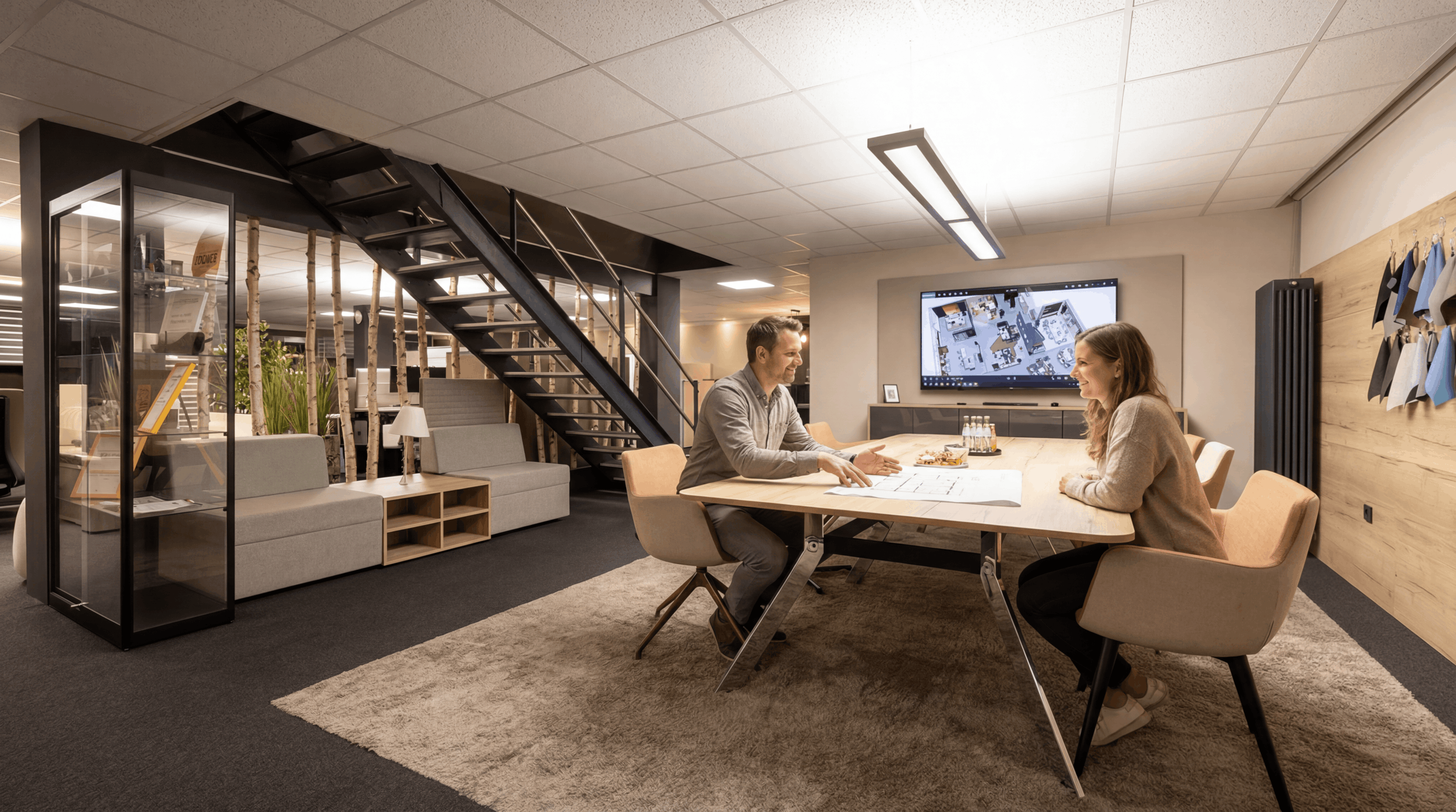 Ergonomischer Arbeitsplatz im Open Space Büro - Büromöbel Ausstellung Köln Ehrenfeld